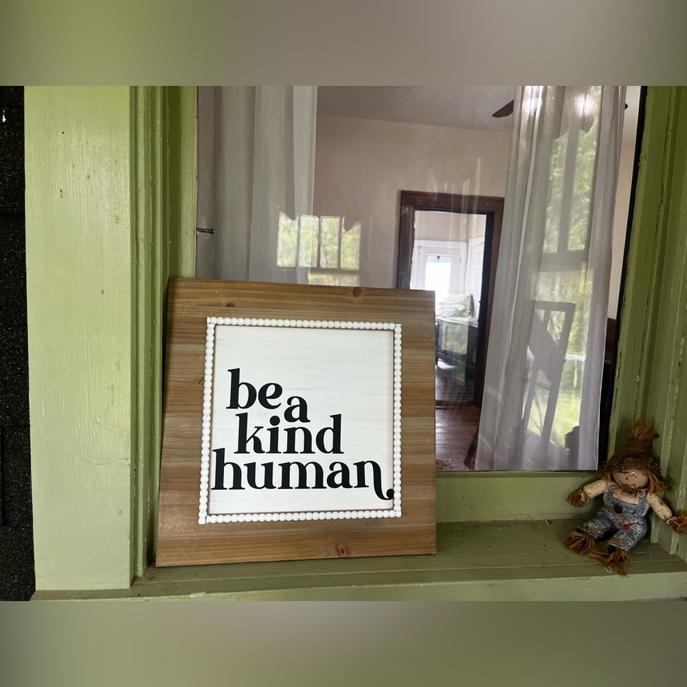 BE A KIND HUMAN